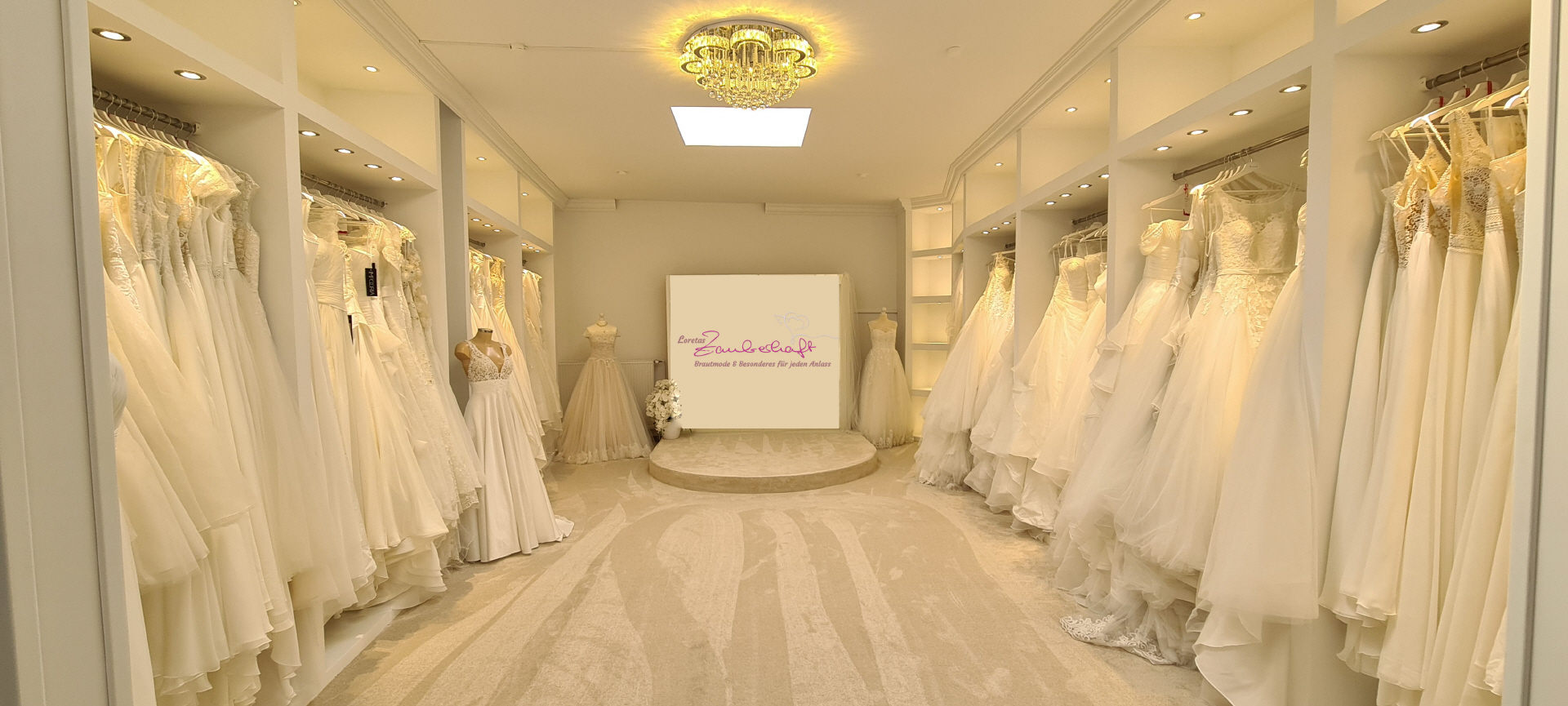 Innenansicht der Brautmode-Boutique